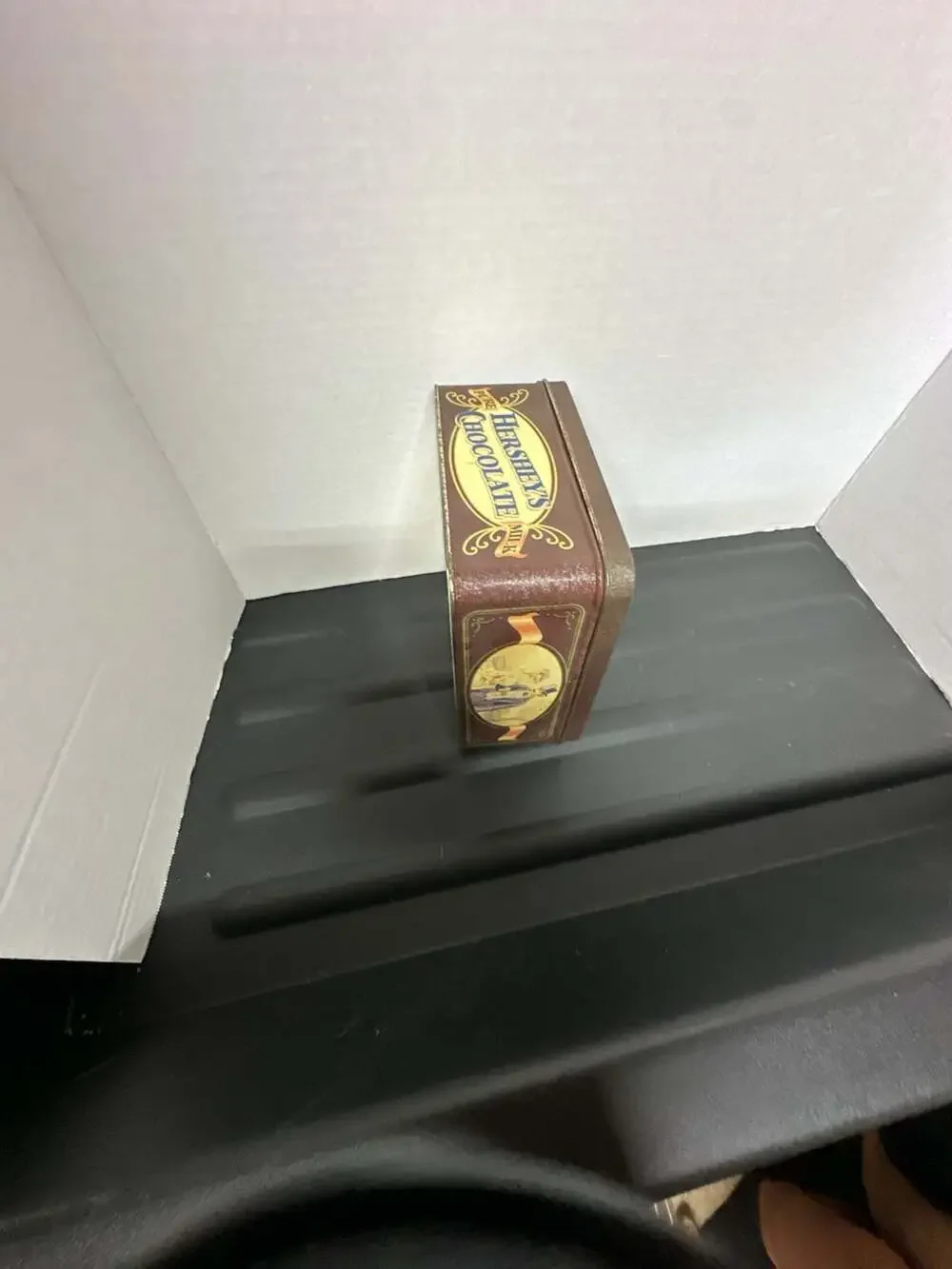 1995 Hershey's Chocolate Square Collectible Tin Edition #4 Victorian Couple